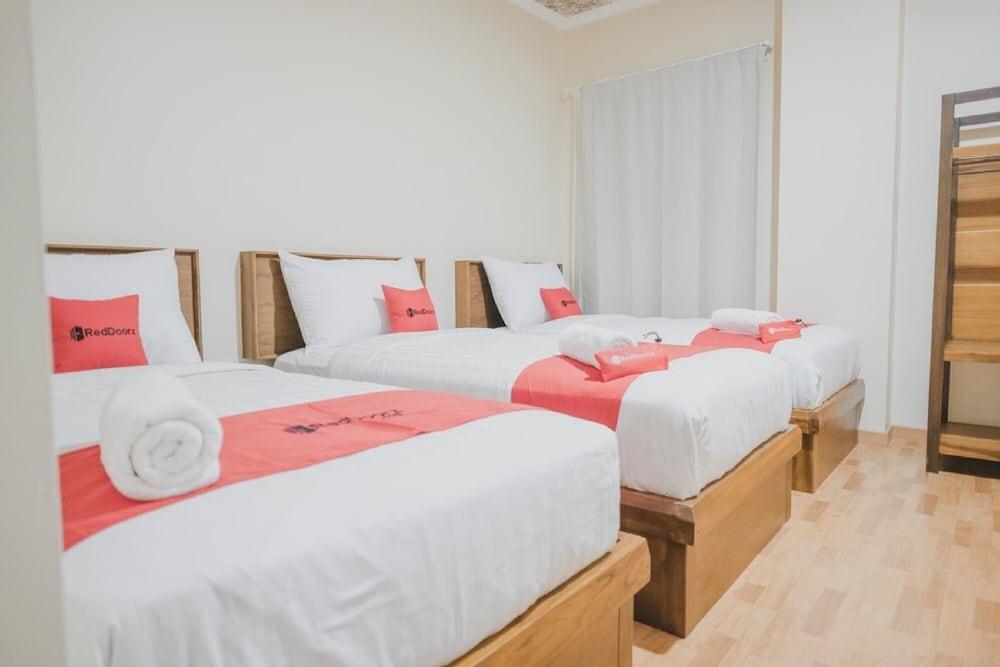 Reddoorz Plus Near Soekarno Hatta Airport 2 Tangerang Eksteriør bilde