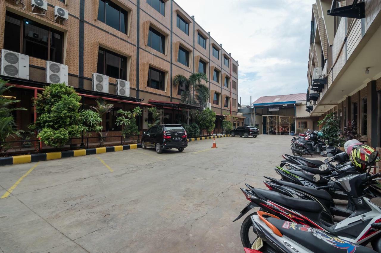 Reddoorz Plus Near Soekarno Hatta Airport 2 Tangerang Eksteriør bilde
